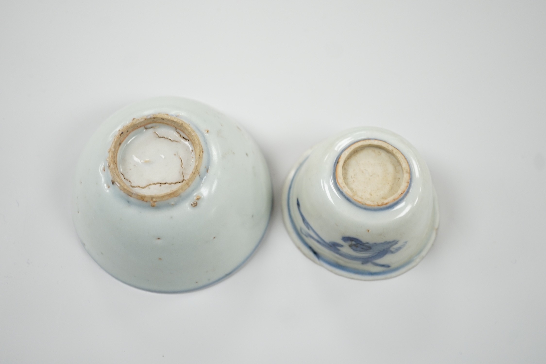 Two Chinese late Ming blue and white tea bowls, Wanli period,. Largest 8.5cm diameter